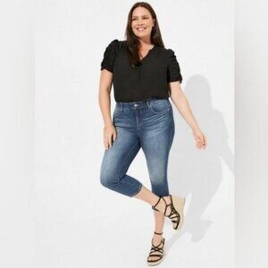 torrid premium stretch anklecrop  jean size 16 medium wash plus size